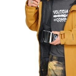 VOLCOM DUA INS GORE JACKET CARAMEL 23 11 VOLCOM DUA INS GORE JACKET CARAMEL 23 -Rossignol || Salomon || Fischer Winkel 9 115034 dua ins gore jacket caramel g0452303 crl 06